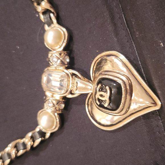 Chanel Metal Pearl Lambskin Crystal Necklace 21K - Picture 3 of 15